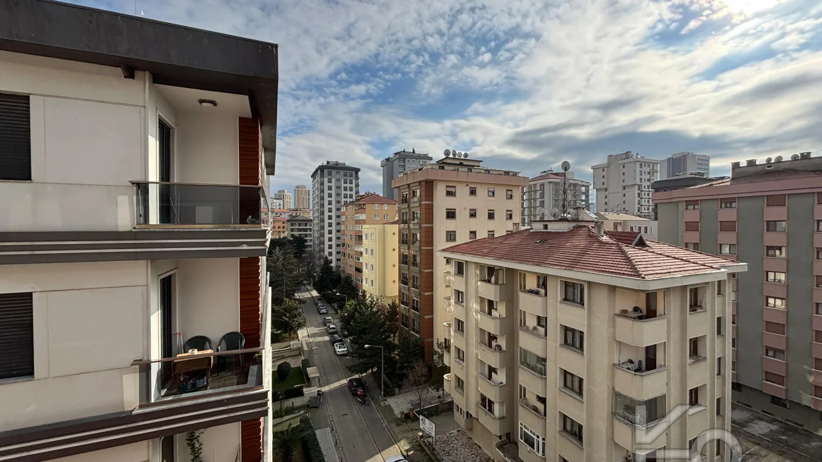 Laci̇vert Cadde Bağdat Caddesi̇ Yakini Akış Sokakta Yeni̇ Bi̇nada 3+1 90m² Net