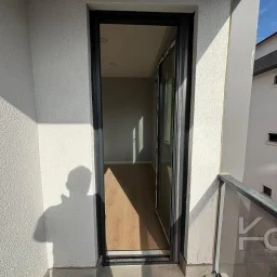 Laci̇vert Cadde Bağdat Caddesi̇ Yakini Akış Sokakta Yeni̇ Bi̇nada 3+1 90m² Net