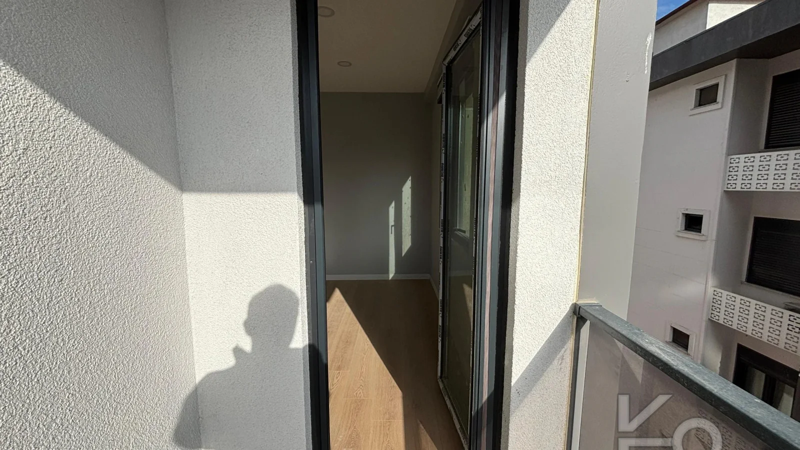 Laci̇vert Cadde Bağdat Caddesi̇ Yakini Akış Sokakta Yeni̇ Bi̇nada 3+1 90m² Net