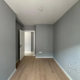 Laci̇vert Cadde Bağdat Caddesi̇ Yakini Akış Sokakta Yeni̇ Bi̇nada 3+1 90m² Net