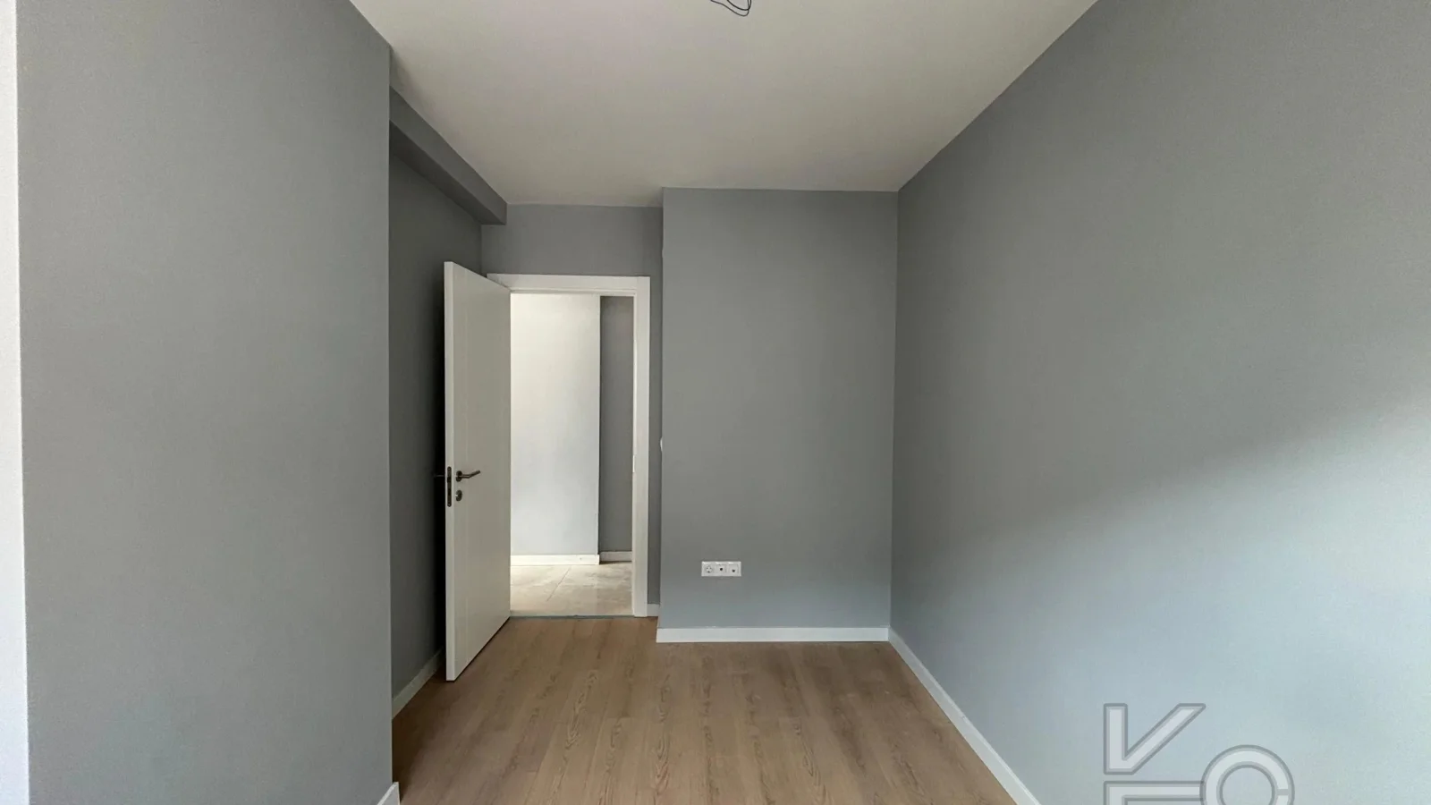 Laci̇vert Cadde Bağdat Caddesi̇ Yakini Akış Sokakta Yeni̇ Bi̇nada 3+1 90m² Net