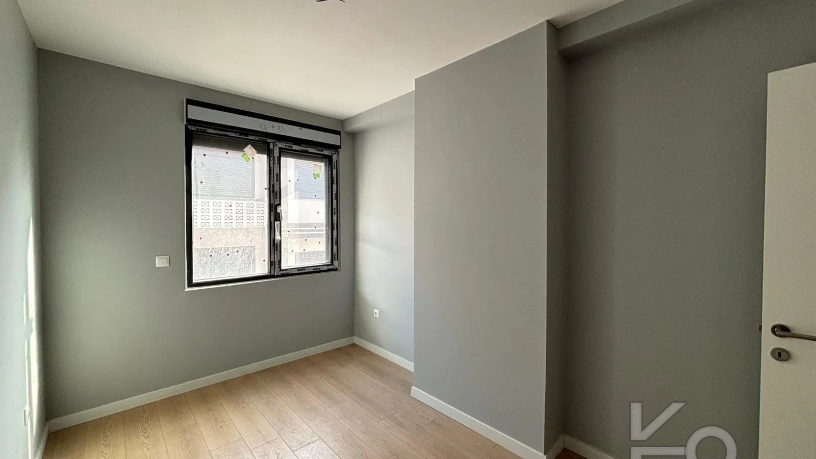 Laci̇vert Cadde Bağdat Caddesi̇ Yakini Akış Sokakta Yeni̇ Bi̇nada 3+1 90m² Net