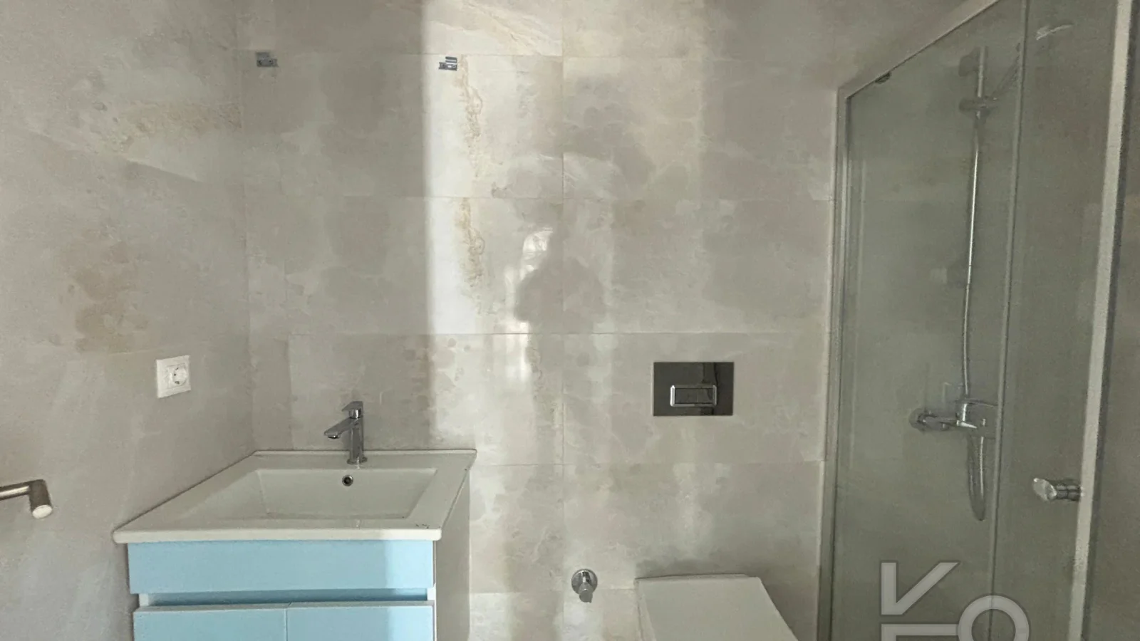 Laci̇vert Cadde Bağdat Caddesi̇ Yakini Akış Sokakta Yeni̇ Bi̇nada 3+1 90m² Net