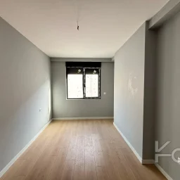 Laci̇vert Cadde Bağdat Caddesi̇ Yakini Akış Sokakta Yeni̇ Bi̇nada 3+1 90m² Net