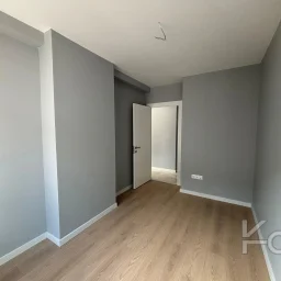 Laci̇vert Cadde Bağdat Caddesi̇ Yakini Akış Sokakta Yeni̇ Bi̇nada 3+1 90m² Net