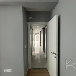 Laci̇vert Cadde Bağdat Caddesi̇ Yakini Akış Sokakta Yeni̇ Bi̇nada 3+1 90m² Net
