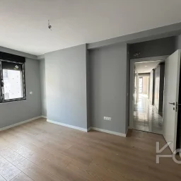 Laci̇vert Cadde Bağdat Caddesi̇ Yakini Akış Sokakta Yeni̇ Bi̇nada 3+1 90m² Net
