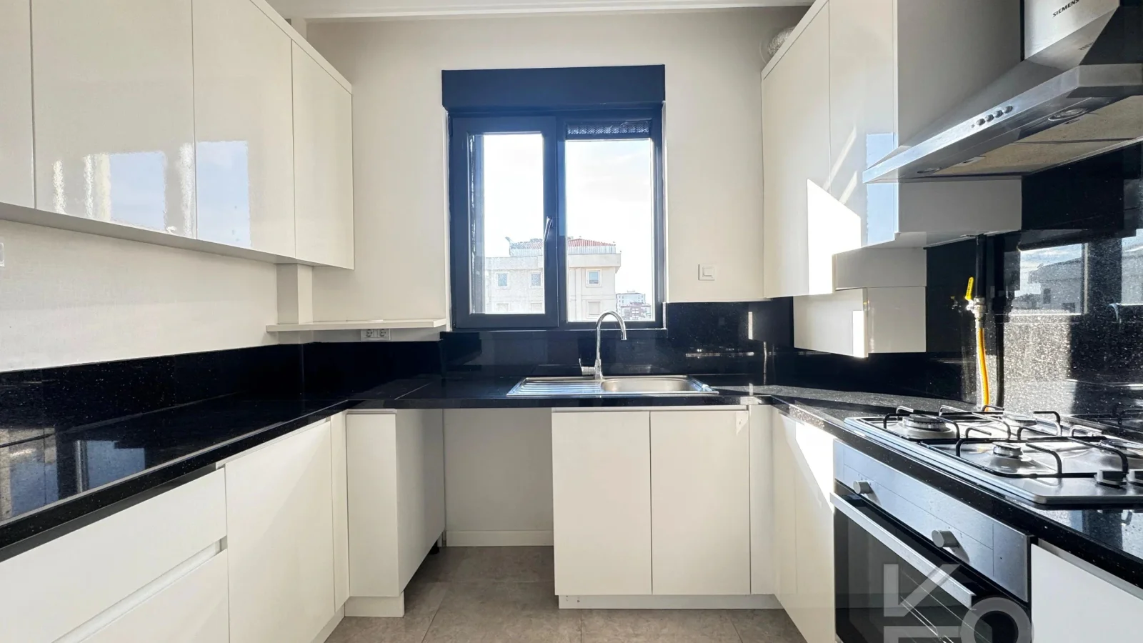 Academy Suadiye Marmaray Ve Bağdat Caddesi Yakını Balkonlu 100m2 Net 3+1