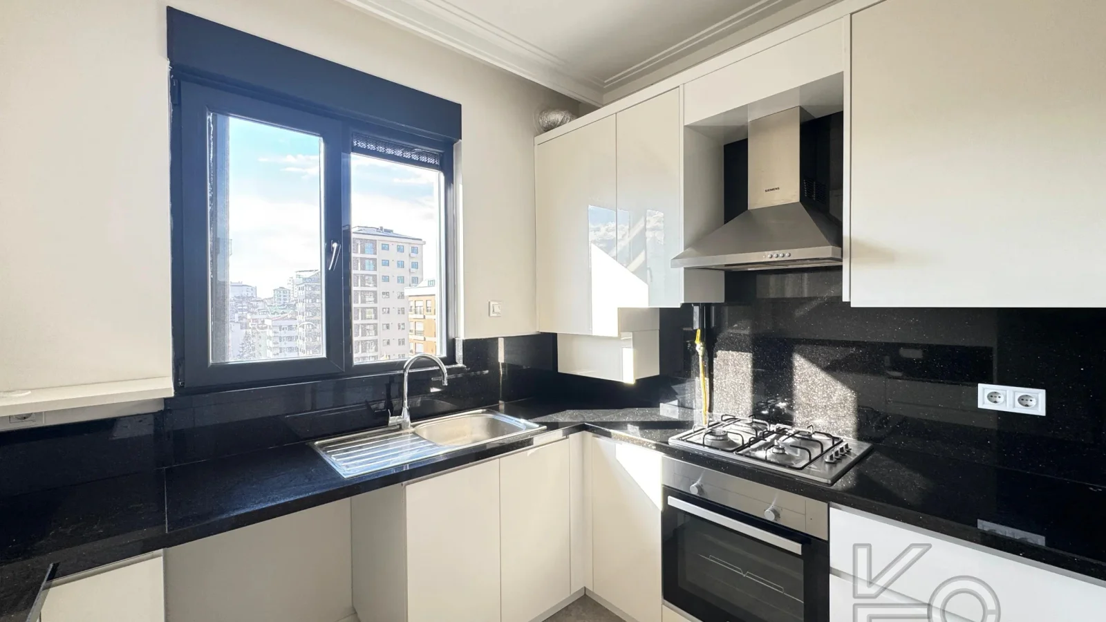 Academy Suadiye Marmaray Ve Bağdat Caddesi Yakını Balkonlu 100m2 Net 3+1