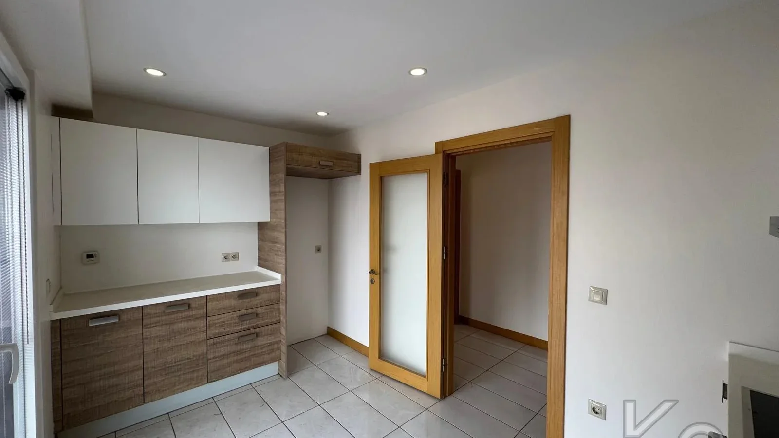 Laci̇vert Cadde Taşmektep'de 7/24 Güvenli̇k Açik Yüzme Havuzlu 100 M² 3+1