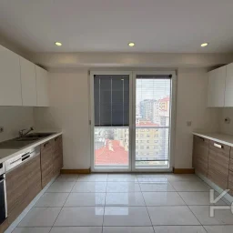 Laci̇vert Cadde Taşmektep'de 7/24 Güvenli̇k Açik Yüzme Havuzlu 100 M² 3+1