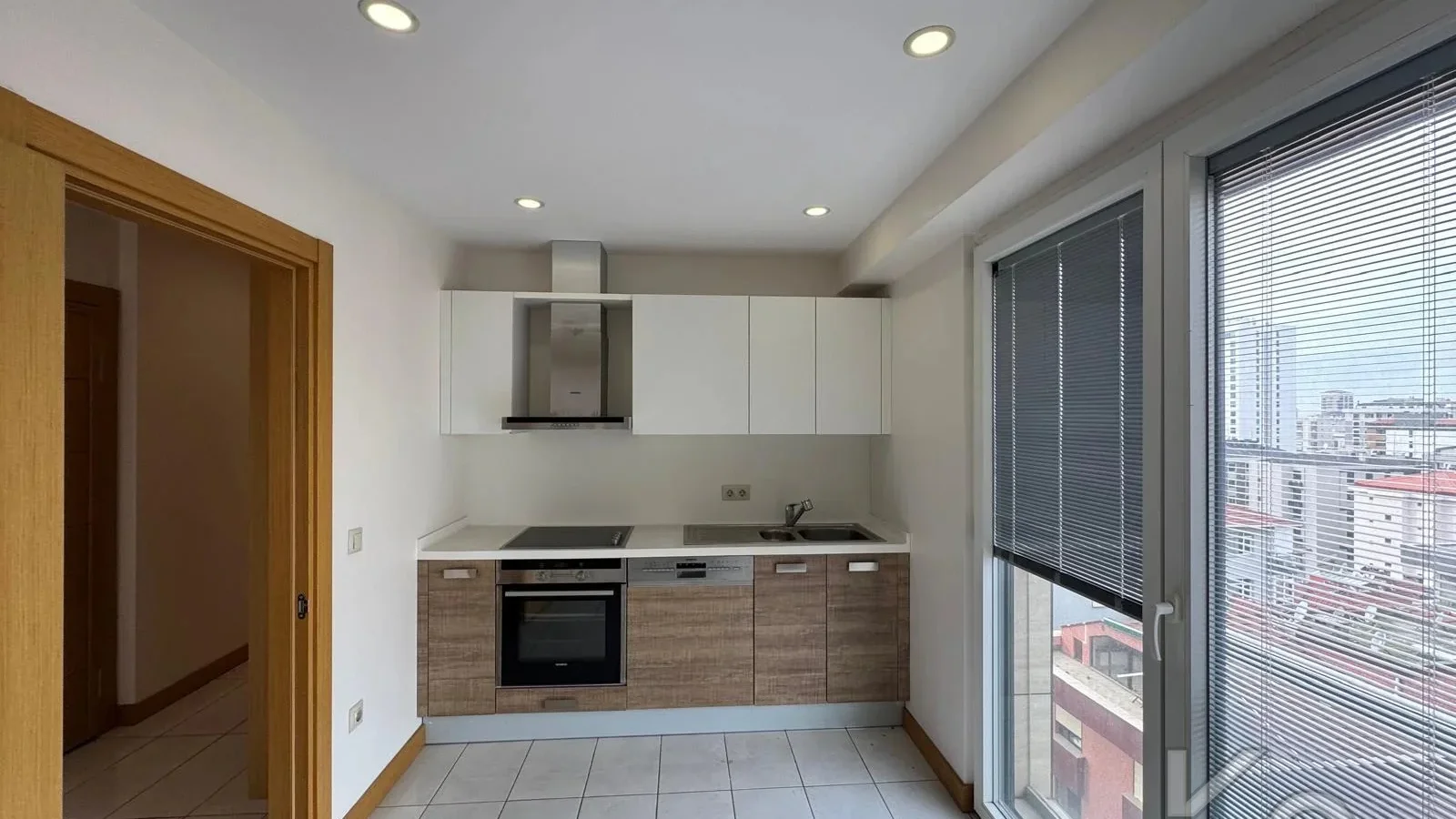 Laci̇vert Cadde Taşmektep'de 7/24 Güvenli̇k Açik Yüzme Havuzlu 100 M² 3+1