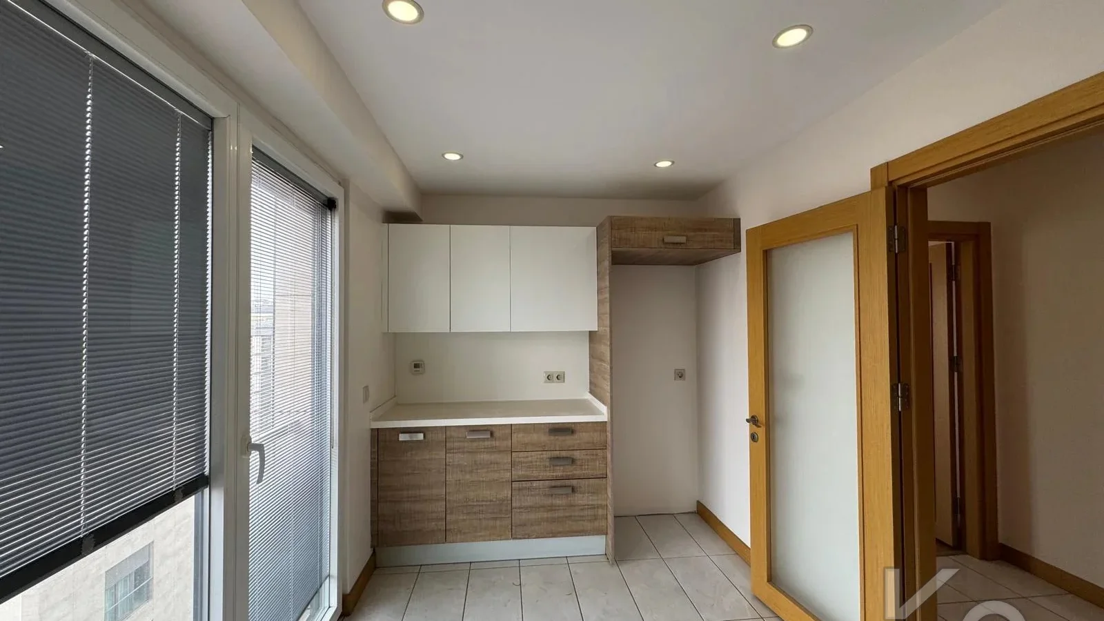 Laci̇vert Cadde Taşmektep'de 7/24 Güvenli̇k Açik Yüzme Havuzlu 100 M² 3+1