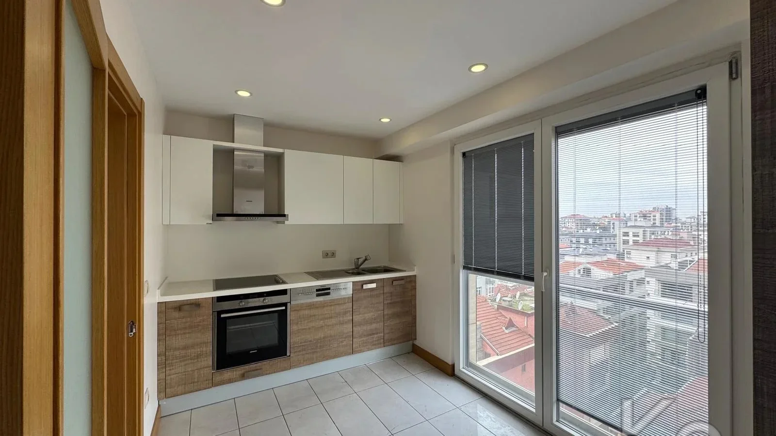 Laci̇vert Cadde Taşmektep'de 7/24 Güvenli̇k Açik Yüzme Havuzlu 100 M² 3+1