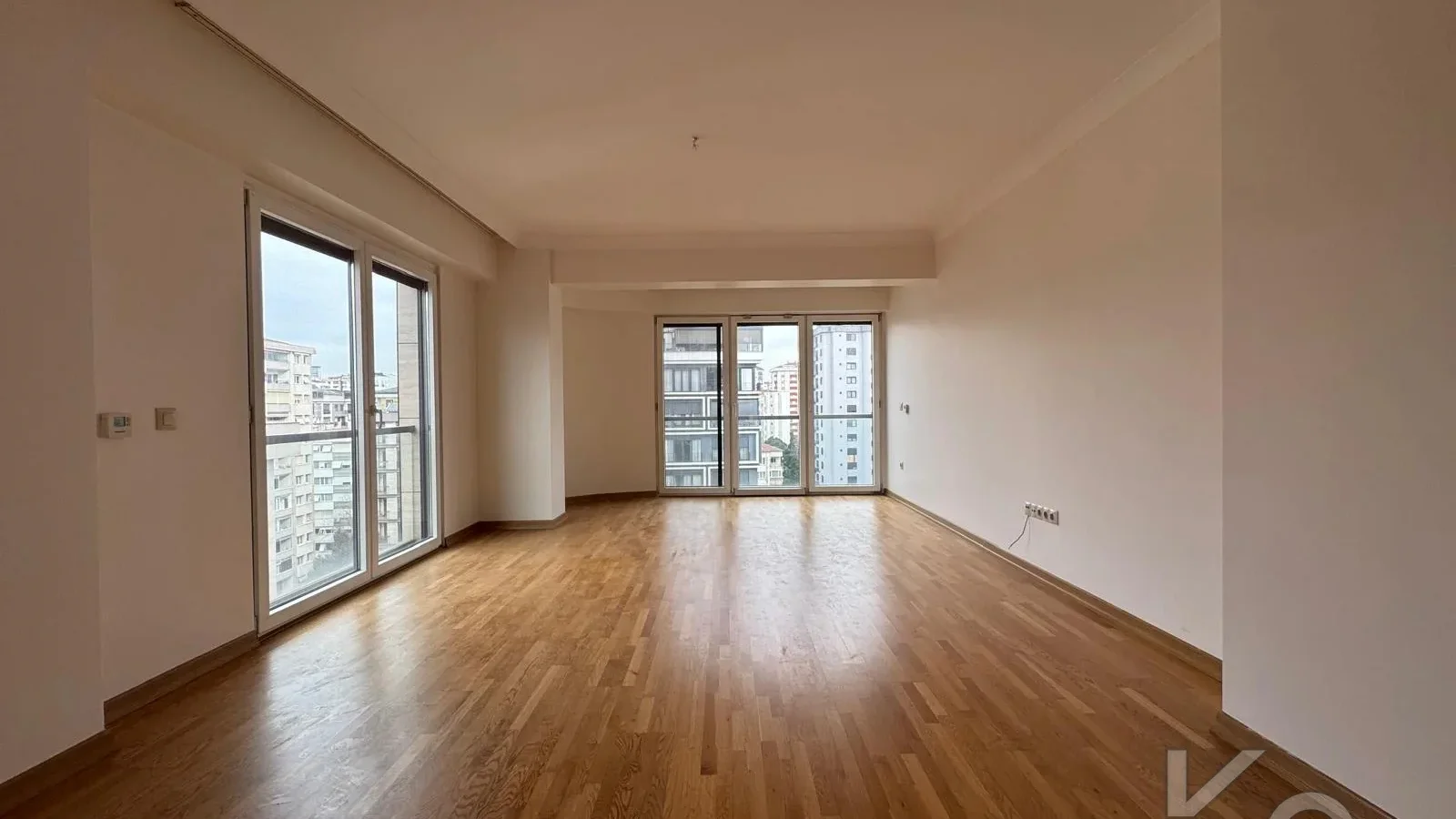 Laci̇vert Cadde Taşmektep'de 7/24 Güvenli̇k Açik Yüzme Havuzlu 100 M² 3+1