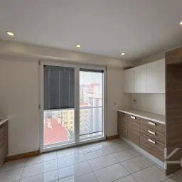 Laci̇vert Cadde Taşmektep'de 7/24 Güvenli̇k Açik Yüzme Havuzlu 100 M² 3+1