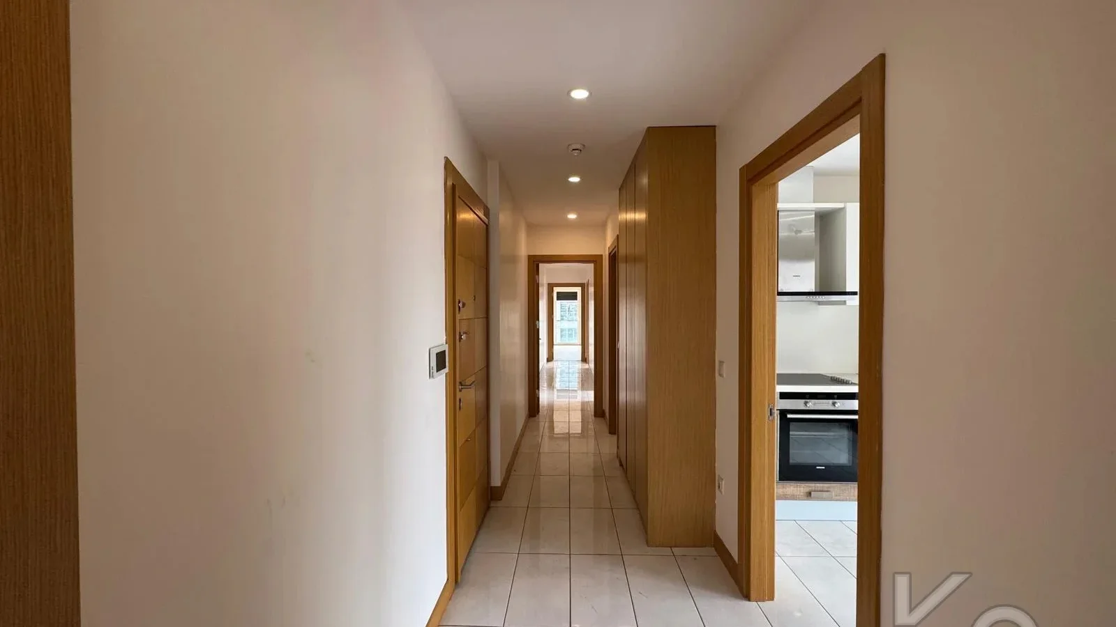 Laci̇vert Cadde Taşmektep'de 7/24 Güvenli̇k Açik Yüzme Havuzlu 100 M² 3+1