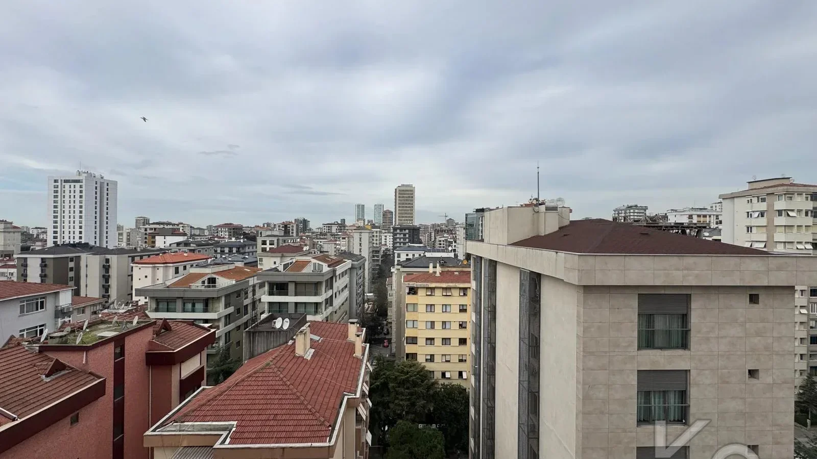 Laci̇vert Cadde Taşmektep'de 7/24 Güvenli̇k Açik Yüzme Havuzlu 100 M² 3+1
