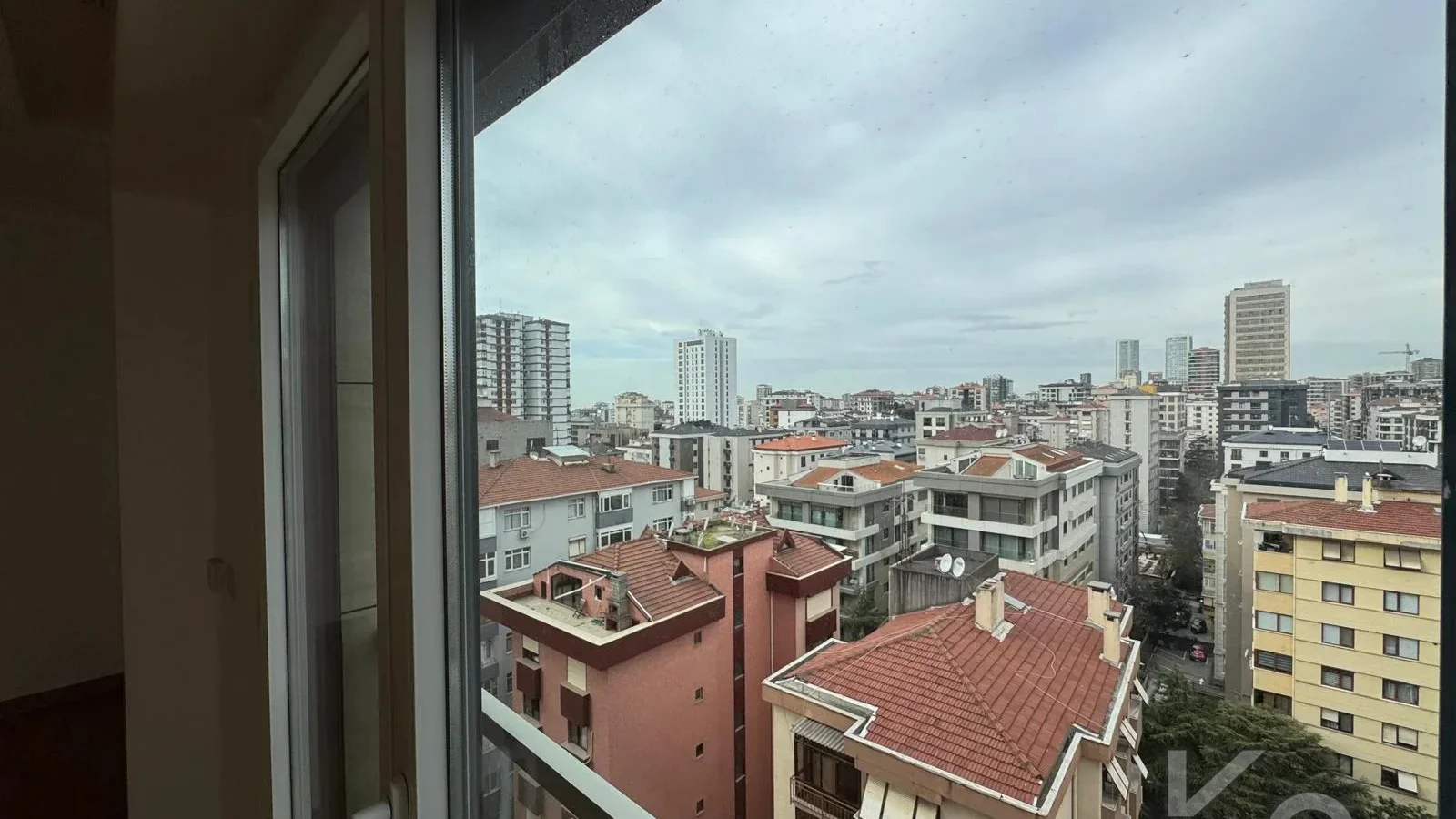 Laci̇vert Cadde Taşmektep'de 7/24 Güvenli̇k Açik Yüzme Havuzlu 100 M² 3+1