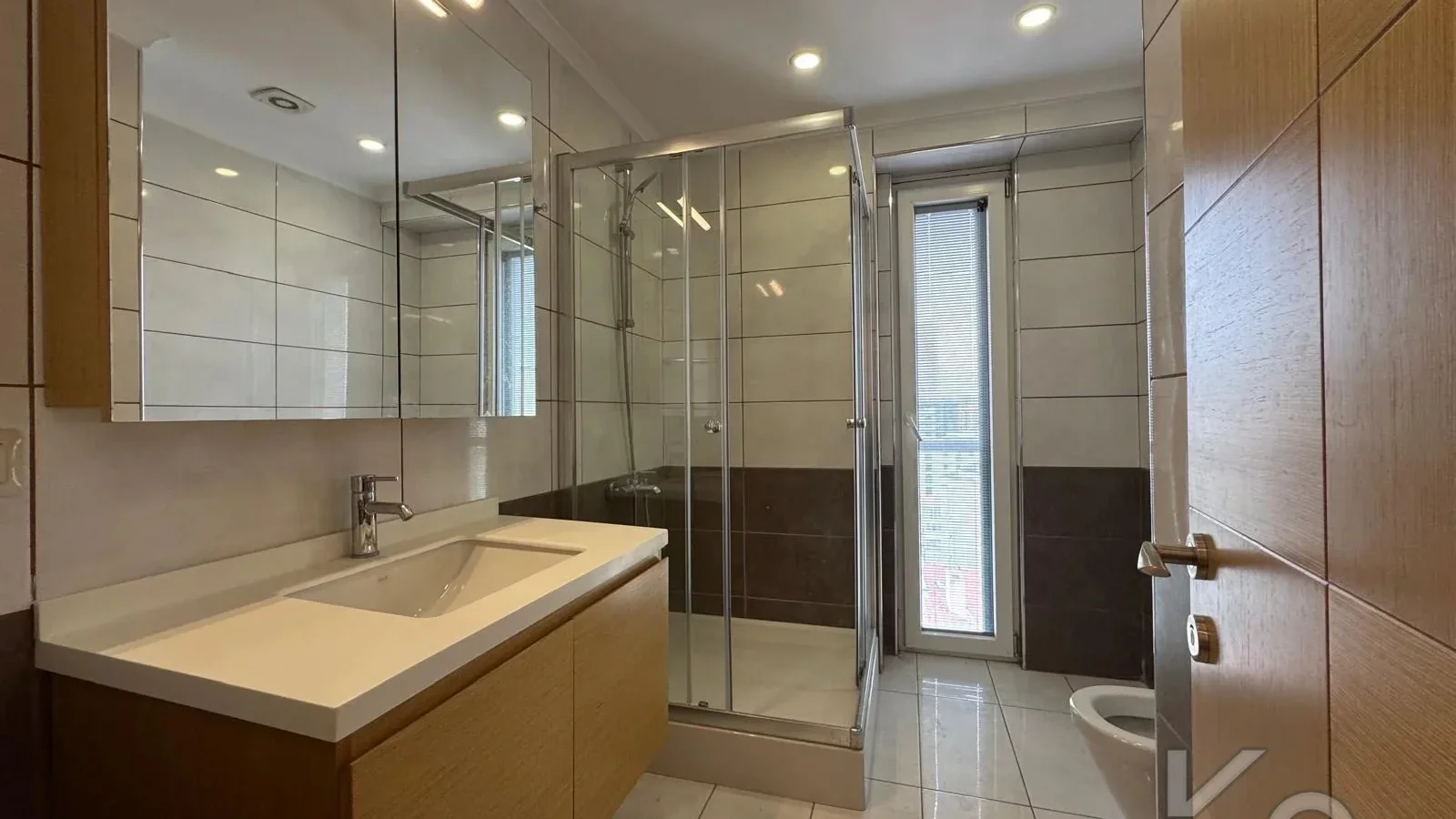 Laci̇vert Cadde Taşmektep'de 7/24 Güvenli̇k Açik Yüzme Havuzlu 100 M² 3+1