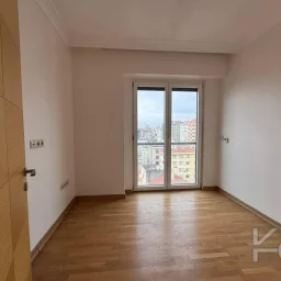 Laci̇vert Cadde Taşmektep'de 7/24 Güvenli̇k Açik Yüzme Havuzlu 100 M² 3+1