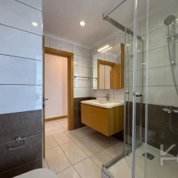 Laci̇vert Cadde Taşmektep'de 7/24 Güvenli̇k Açik Yüzme Havuzlu 100 M² 3+1