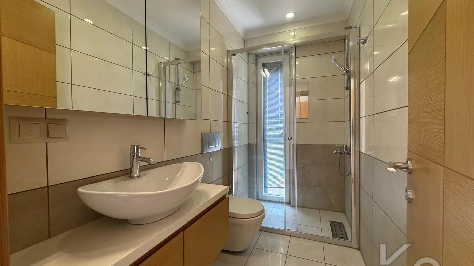 Laci̇vert Cadde Taşmektep'de 7/24 Güvenli̇k Açik Yüzme Havuzlu 100 M² 3+1