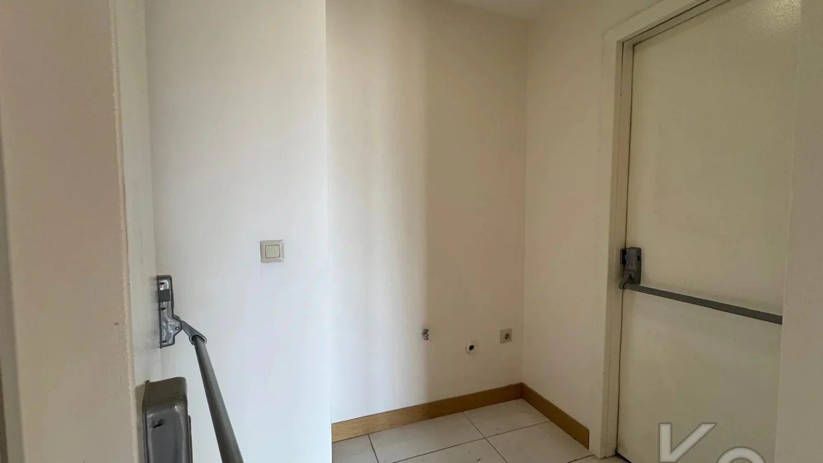Laci̇vert Cadde Taşmektep'de 7/24 Güvenli̇k Açik Yüzme Havuzlu 100 M² 3+1