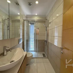 Laci̇vert Cadde Taşmektep'de 7/24 Güvenli̇k Açik Yüzme Havuzlu 100 M² 3+1