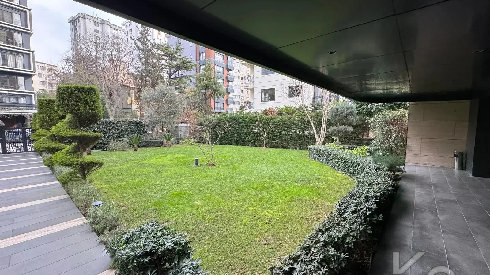 Laci̇vert Cadde Taşmektep'de 7/24 Güvenli̇k Açik Yüzme Havuzlu 100 M² 3+1