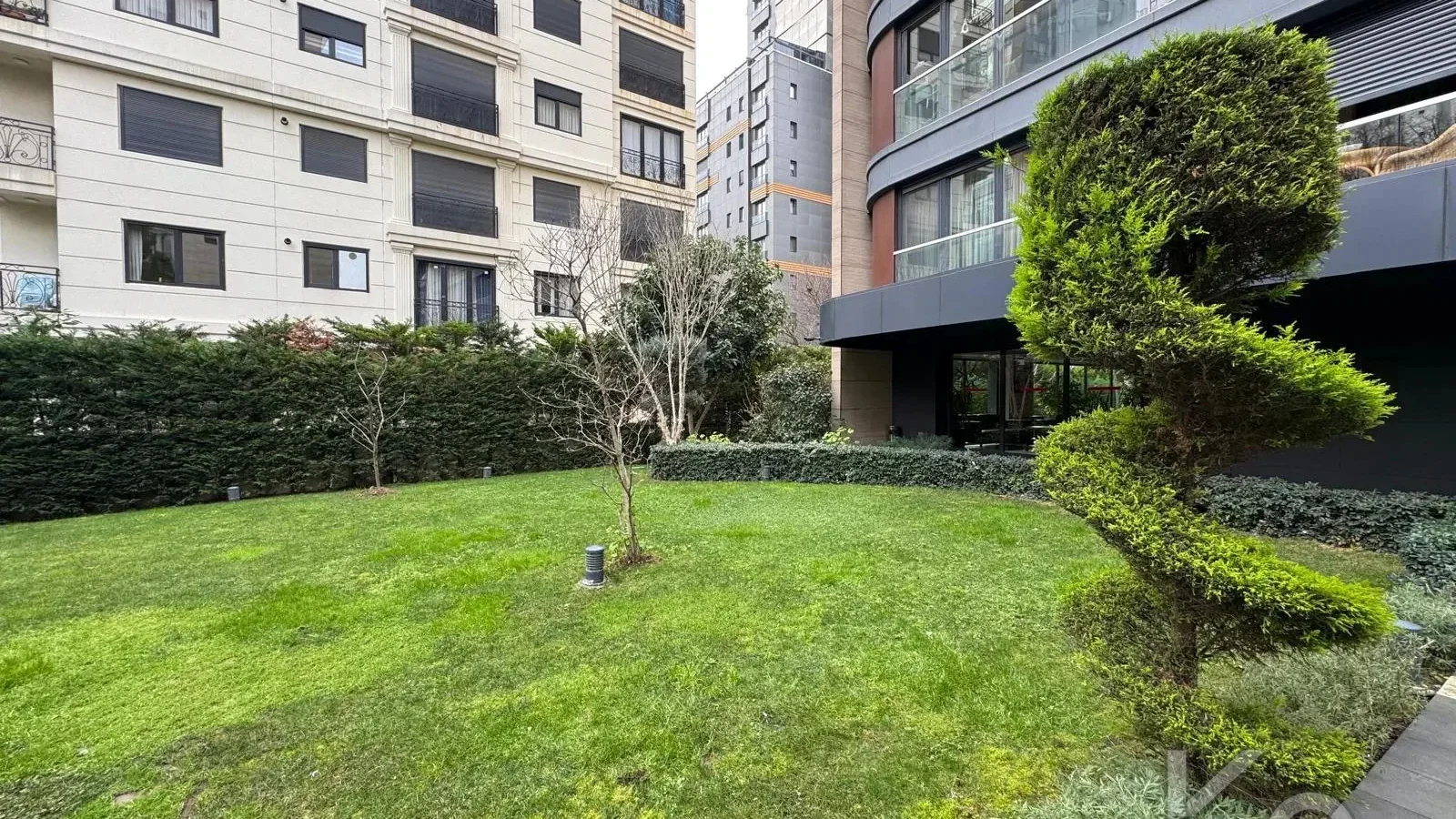 Laci̇vert Cadde Taşmektep'de 7/24 Güvenli̇k Açik Yüzme Havuzlu 100 M² 3+1
