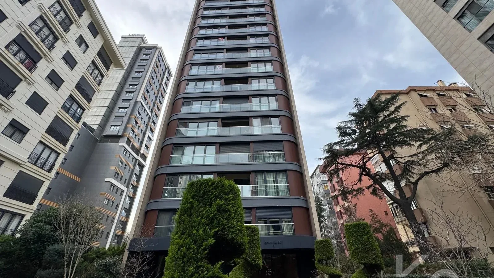 Laci̇vert Cadde Taşmektep'de 7/24 Güvenli̇k Açik Yüzme Havuzlu 100 M² 3+1