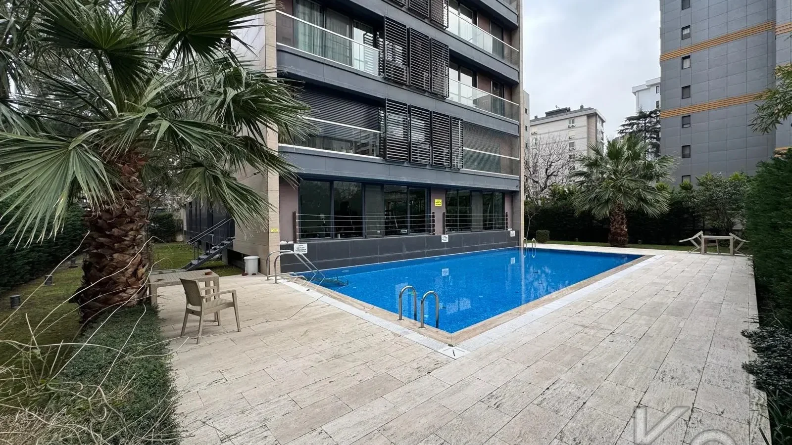 Laci̇vert Cadde Taşmektep'de 7/24 Güvenli̇k Açik Yüzme Havuzlu 100 M² 3+1