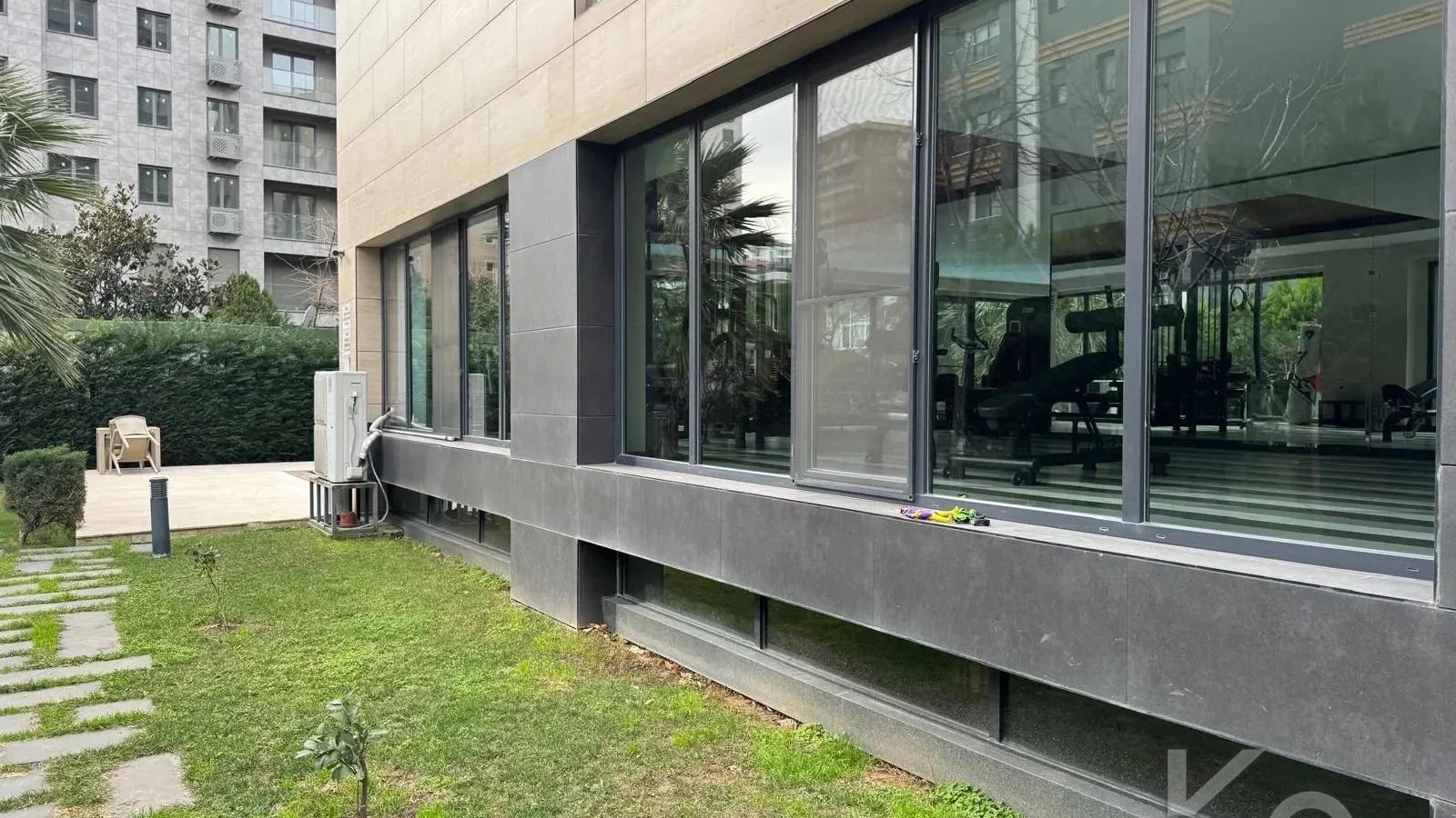 Laci̇vert Cadde Taşmektep'de 7/24 Güvenli̇k Açik Yüzme Havuzlu 100 M² 3+1