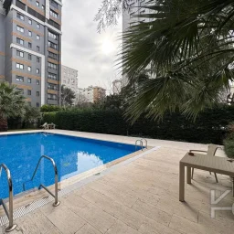 Laci̇vert Cadde Taşmektep'de 7/24 Güvenli̇k Açik Yüzme Havuzlu 100 M² 3+1