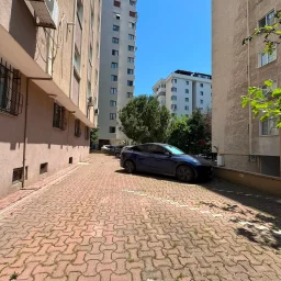 Laci̇vertcadde Bostanci'da Yatirim Firsati 80m² Net 2+1