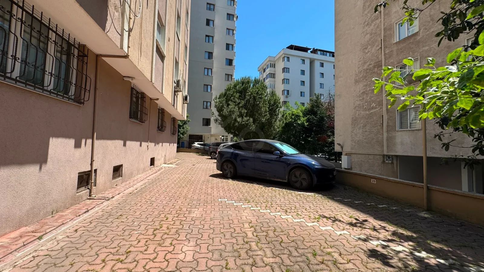 Laci̇vertcadde Bostanci'da Yatirim Firsati 80m² Net 2+1