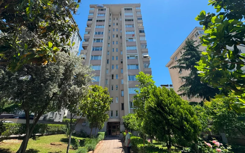Laci̇vertcadde Bostanci'da Yatirim Firsati 80m² Net 2+1
