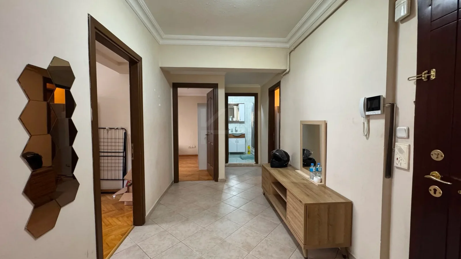Laci̇vertcadde Bostanci'da Yatirim Firsati 80m² Net 2+1