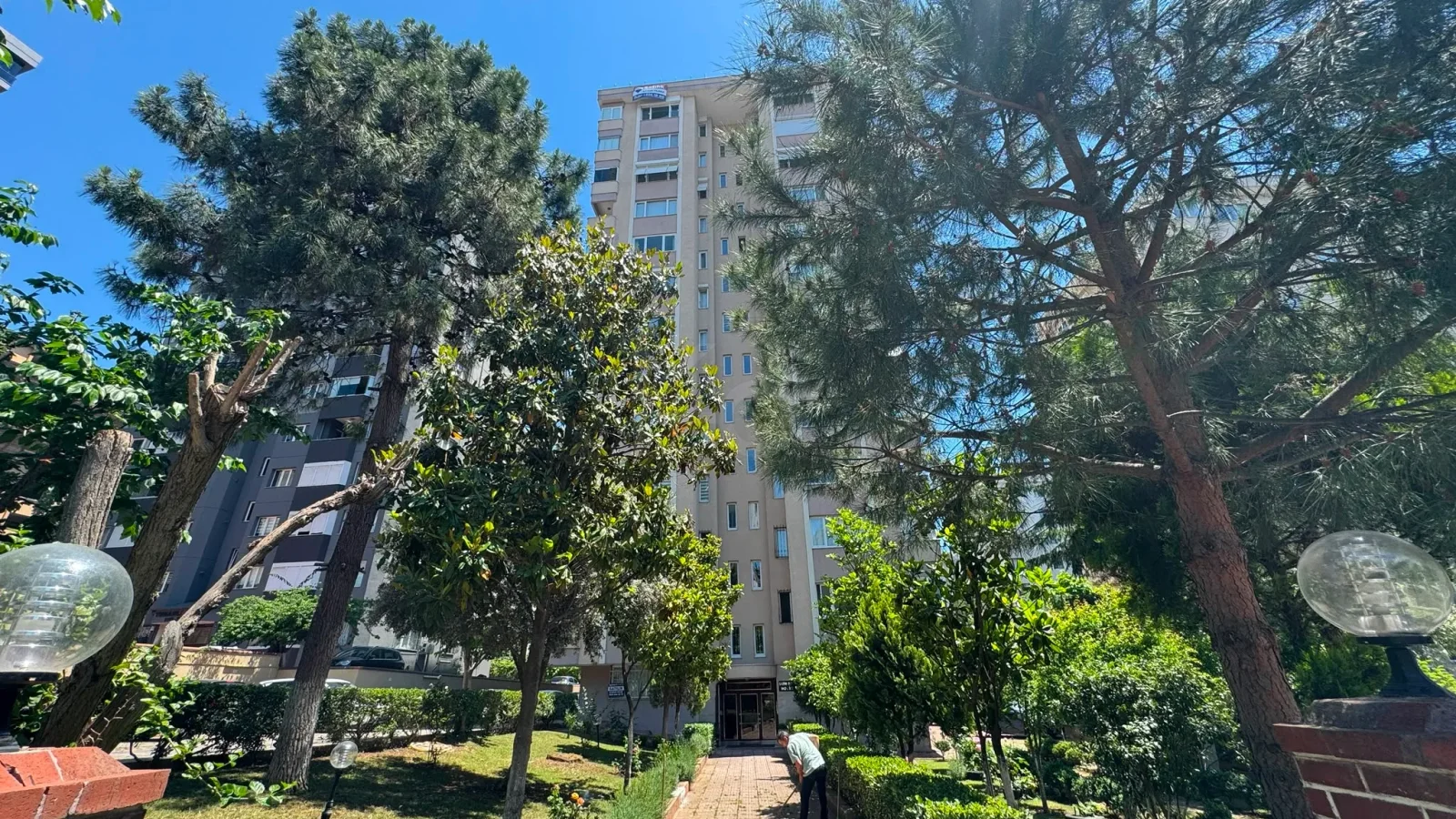 Laci̇vertcadde Bostanci'da Yatirim Firsati 80m² Net 2+1
