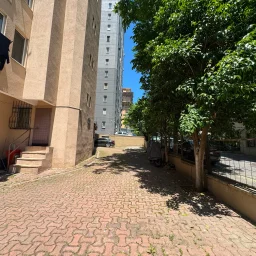 Laci̇vertcadde Bostanci'da Yatirim Firsati 80m² Net 2+1