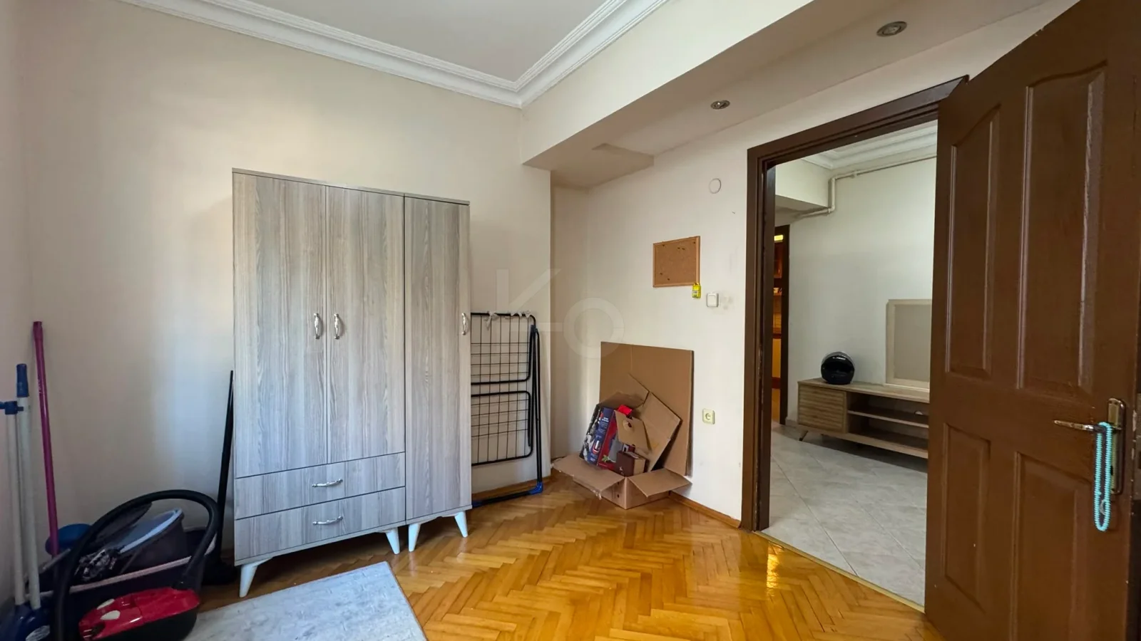 Laci̇vertcadde Bostanci'da Yatirim Firsati 80m² Net 2+1
