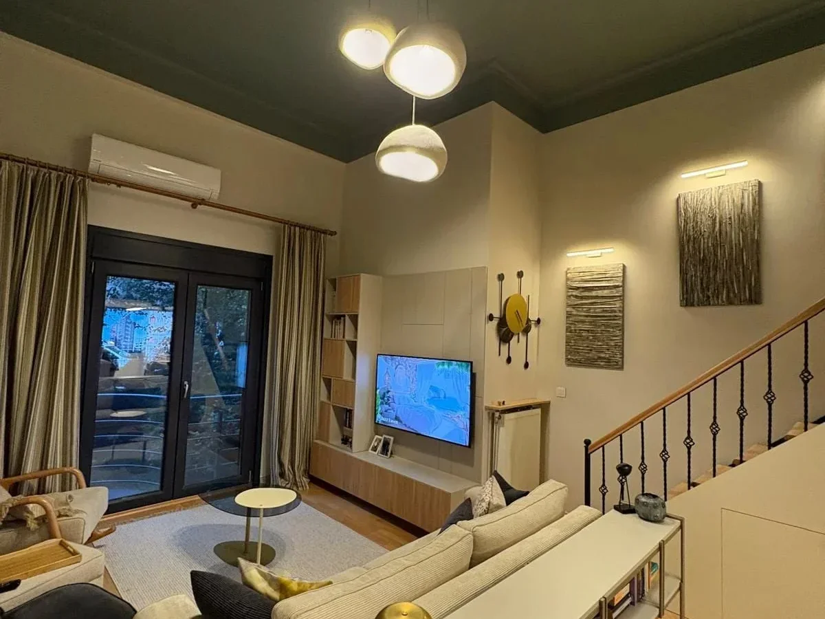 Laci̇vertcadde Çatalçeşme Özel Mimari Tasarımlı Loft 58m² 1+1
