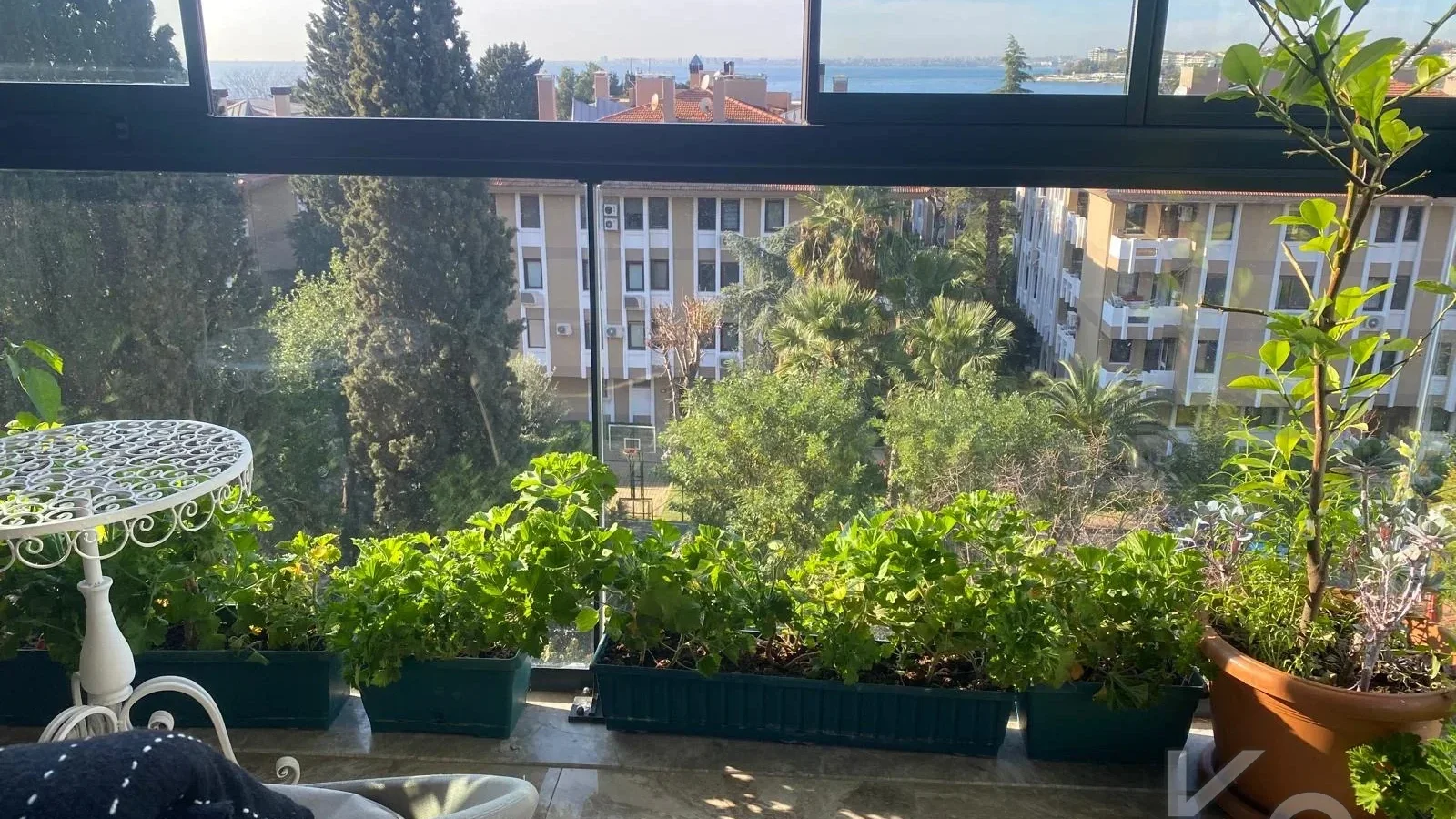 Academy Fenerbahçe Kalamış Caddesi Üzerinde Prestijli Bina Deniz Manzaralı 125m2 Net 3+1 Satılık