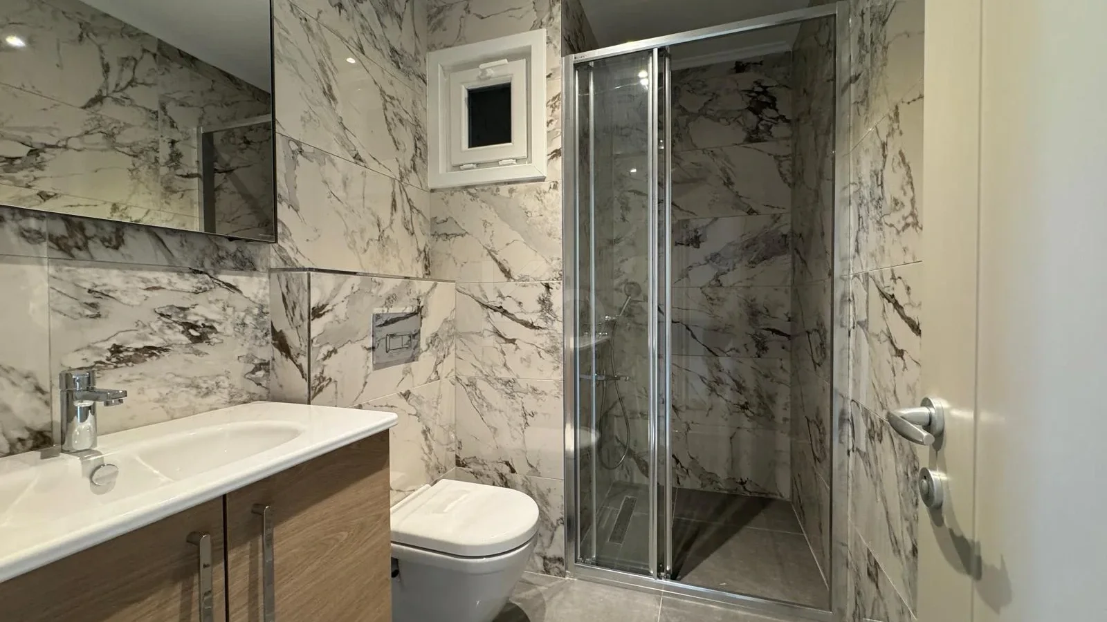 Lacivertcadde Bostancıda Sıfır 80 M² Net 2+1