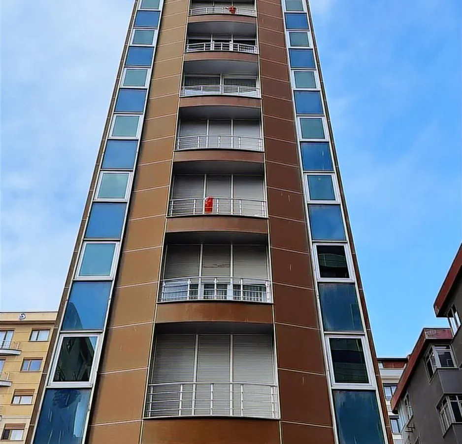 Erenköy'de Katta Tek 3 Araç Otopark 4+1 Emsalsiz Satılık Daire