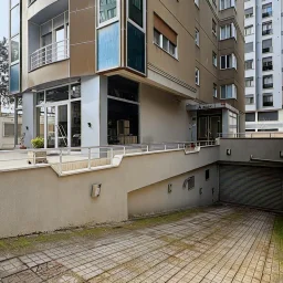 Erenköy'de Katta Tek 3 Araç Otopark 4+1 Emsalsiz Satılık Daire