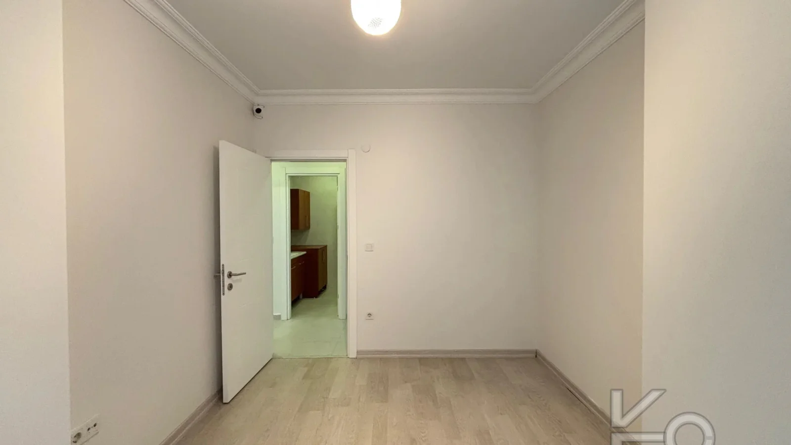 Laci̇vert Cadde Kozyataği 3+1 Balkonlu 92m² Net