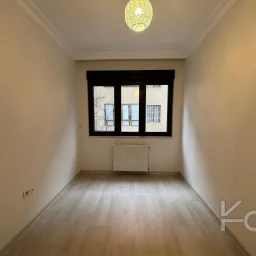 Laci̇vert Cadde Kozyataği 3+1 Balkonlu 92m² Net