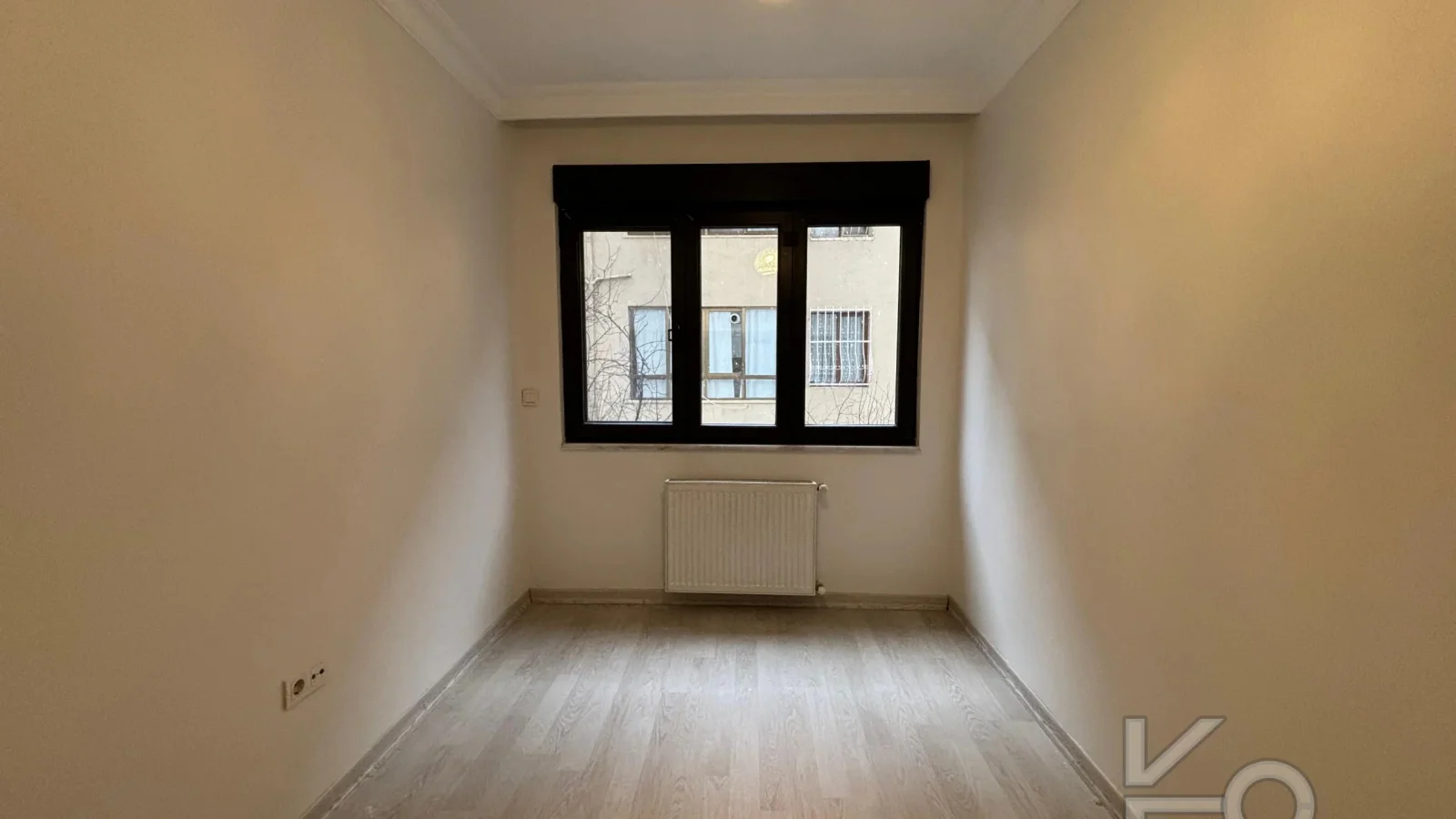 Laci̇vert Cadde Kozyataği 3+1 Balkonlu 92m² Net
